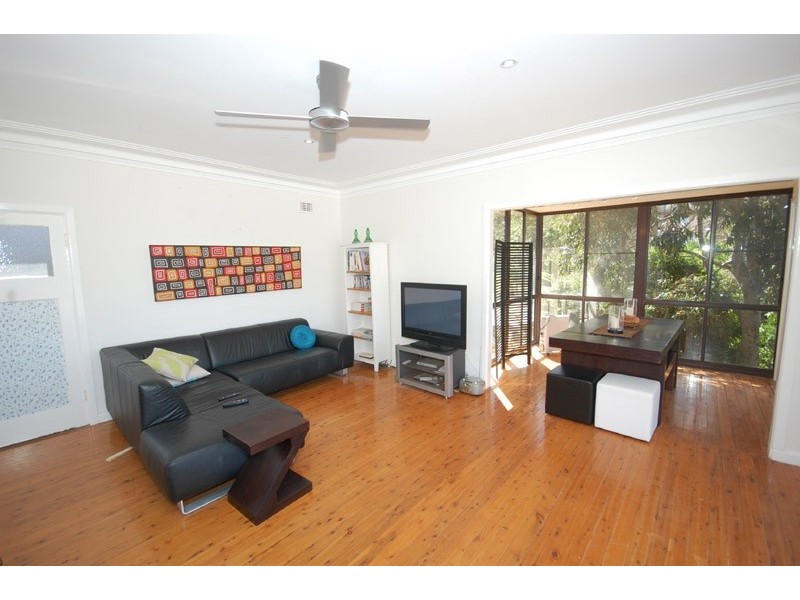 2  Austral Avenue, Avoca Beach NSW 2251