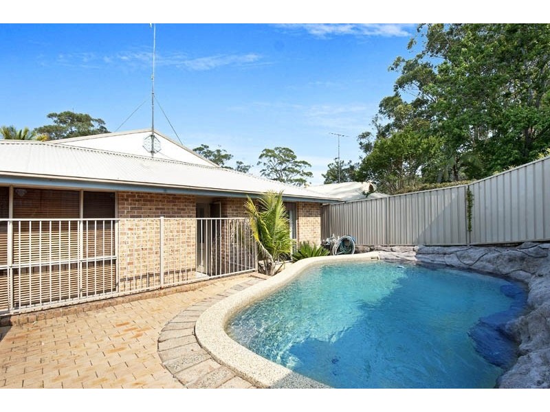 1/215 The Round Dr, Avoca Beach NSW 2251