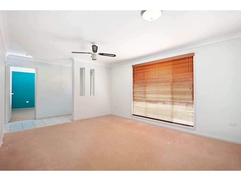 1/215 The Round Dr, Avoca Beach NSW 2251