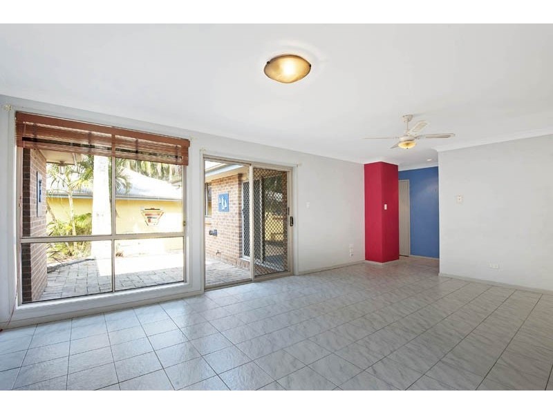 1/215 The Round Dr, Avoca Beach NSW 2251