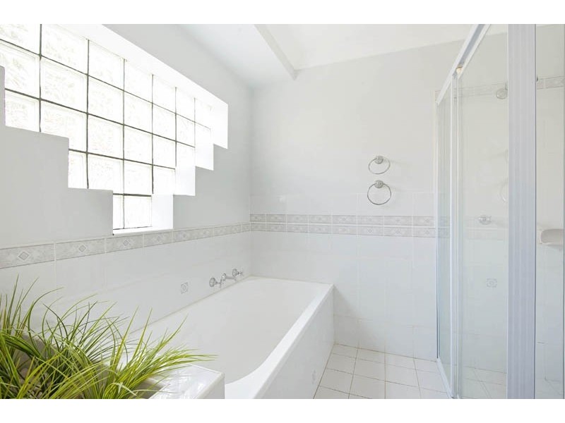 1/215 The Round Dr, Avoca Beach NSW 2251