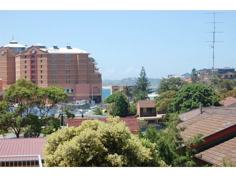 2/7 Smillie Avenue, Terrigal NSW 2260