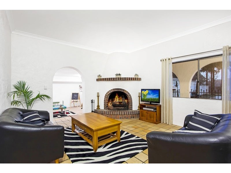21 Townsend Ave, Avoca Beach NSW 2251