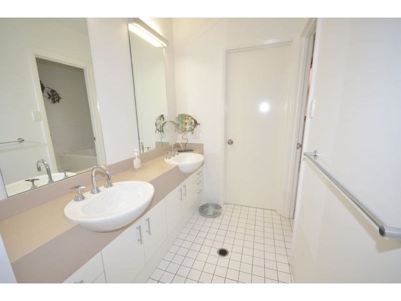 2/7 Ocean Street, North Avoca NSW 2260