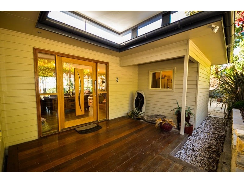 16 Endeavour Drive, Avoca Beach NSW 2251