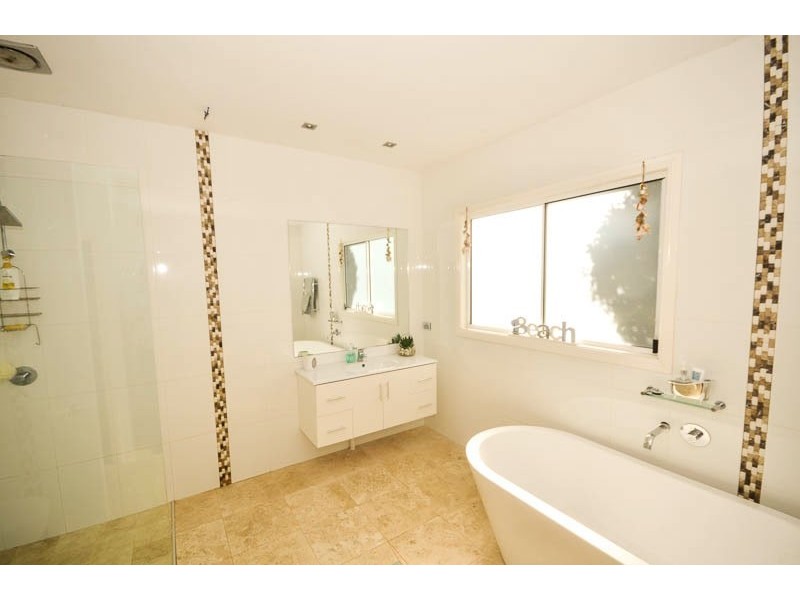 16 Segura St, Copacabana NSW 2251