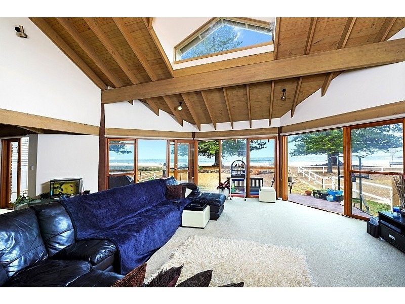 135 Avoca Drive, Avoca Beach NSW 2251