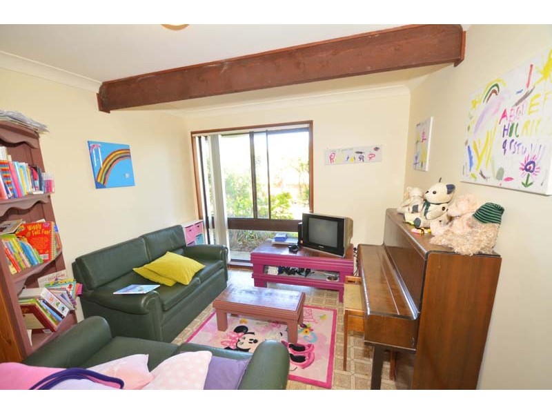 8 Circulo Drive, Copacabana NSW 2251