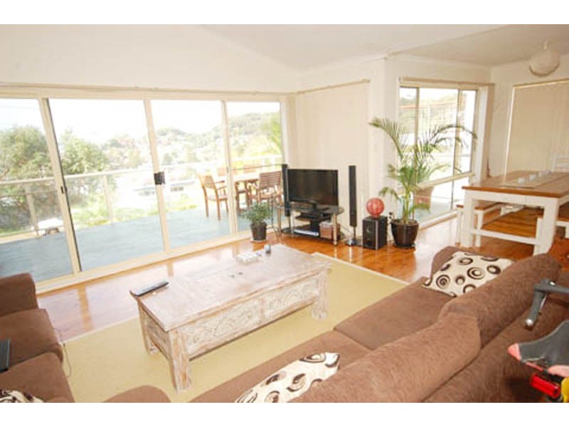 14 Warren Avenue, Avoca Beach NSW 2251