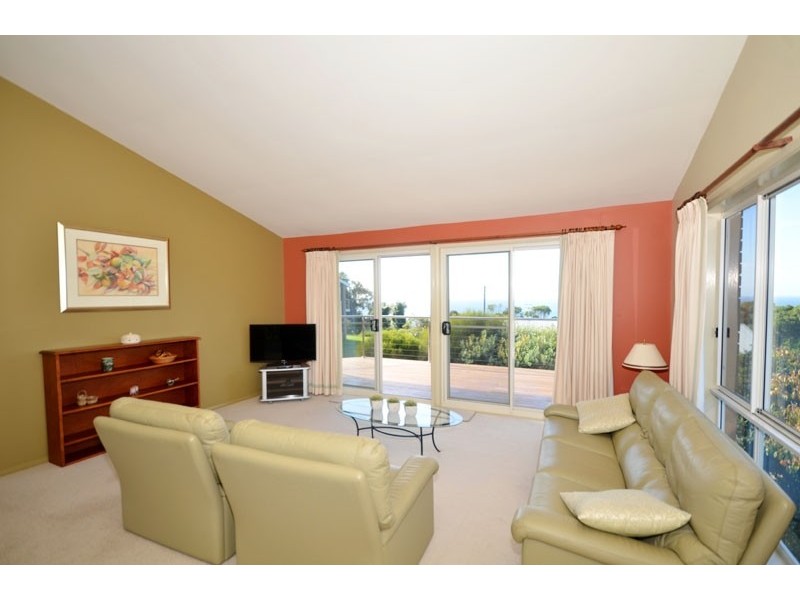 21a Endeavour Dr, Avoca Beach NSW 2251