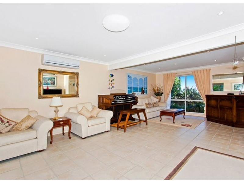 21a Endeavour Dr, Avoca Beach NSW 2251