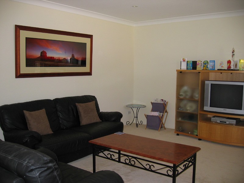 9 Geoffrey Jospeh Cl, Kariong NSW 2250