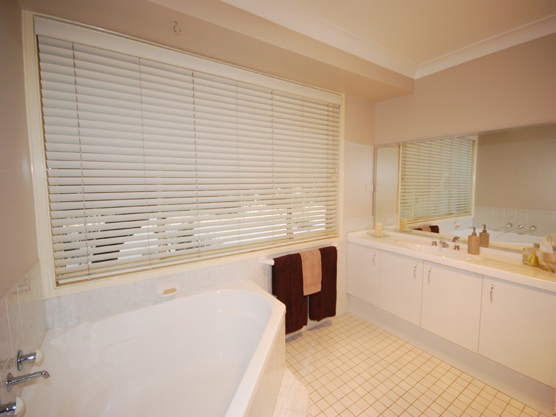 2 Smith Cl, Kariong NSW 2250