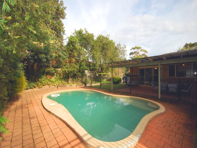 2 Smith Cl, Kariong NSW 2250