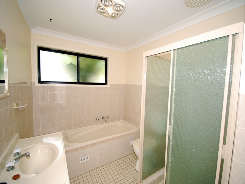 1 James Cl, Kariong NSW 2250