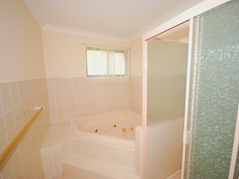 1 James Cl, Kariong NSW 2250