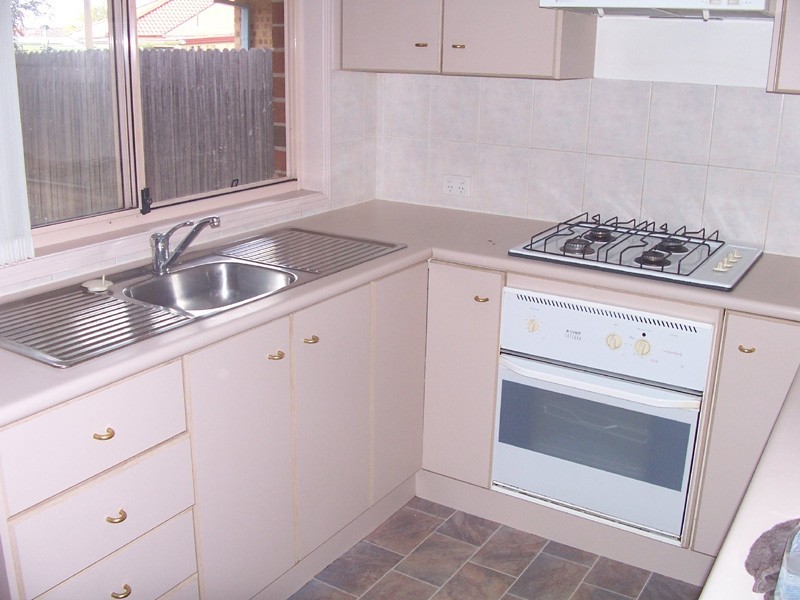6 CLYDE RD, Bateau Bay NSW 2261