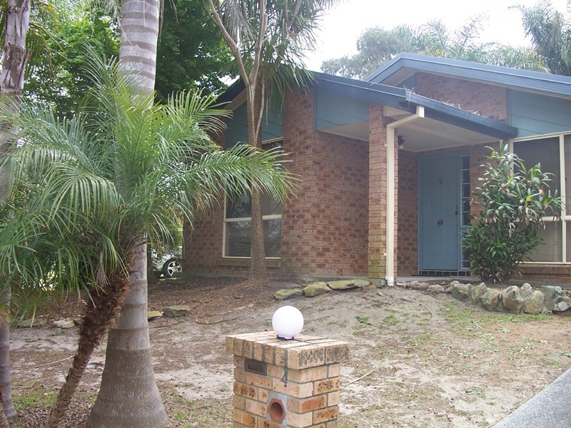 4 WHITEHEAD CL, Kariong NSW 2250