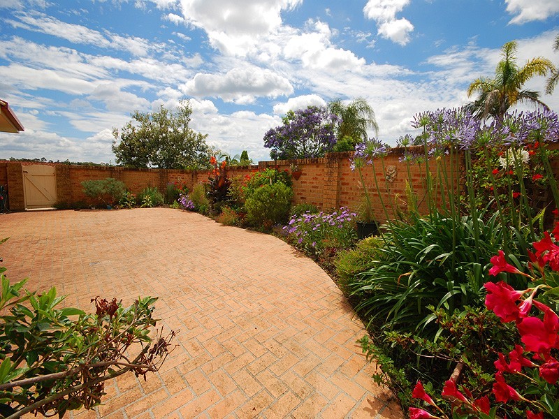 42 Risdon Crescent, Kariong NSW 2250