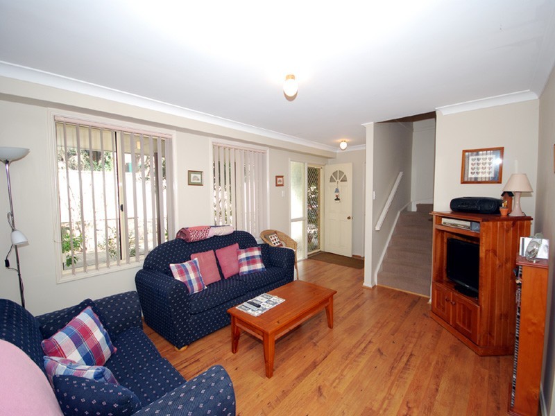 2/23 Cebalo Place, Kariong NSW 2250