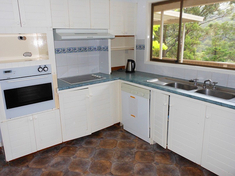 11 Kateena Avenue, Tascott NSW 2250