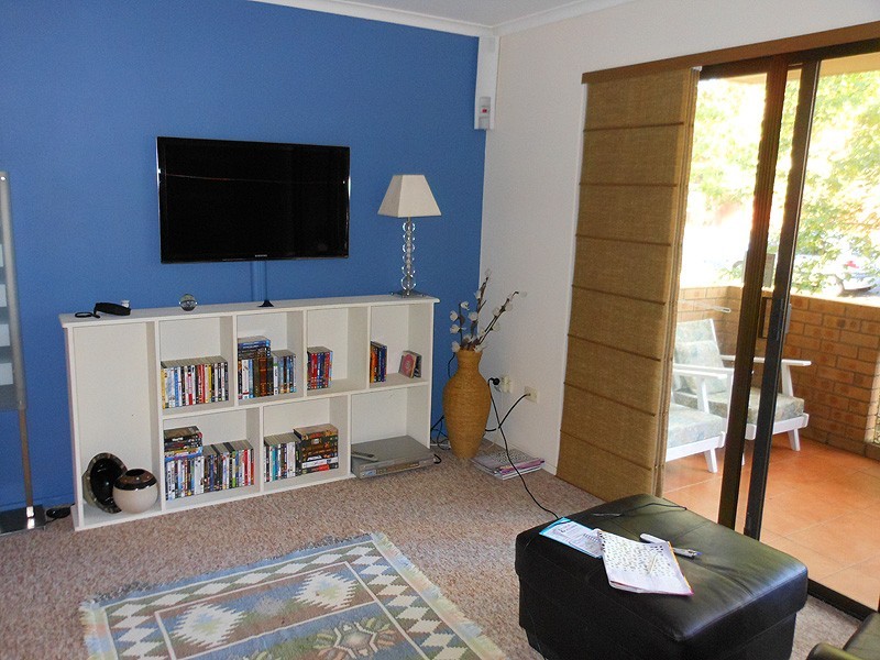 1/205 Albany Street, Point Frederick NSW 2250