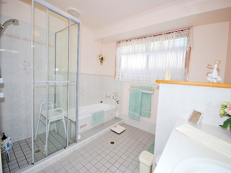 11 Bowie Road, Kariong NSW 2250