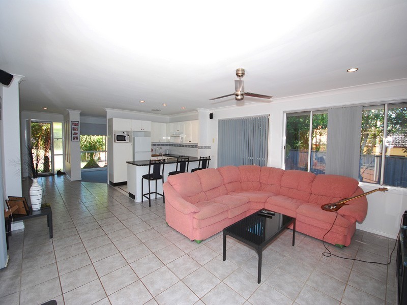 3 Roberta Avenue, Kariong NSW 2250