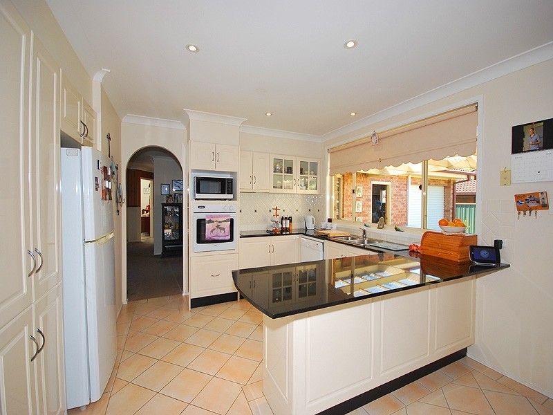 11 James Close, Kariong NSW 2250