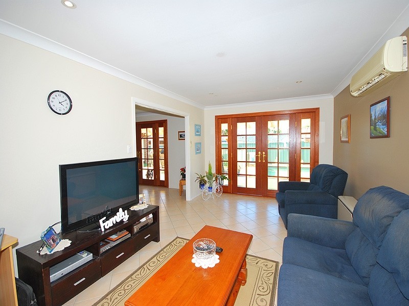 11 James Close, Kariong NSW 2250