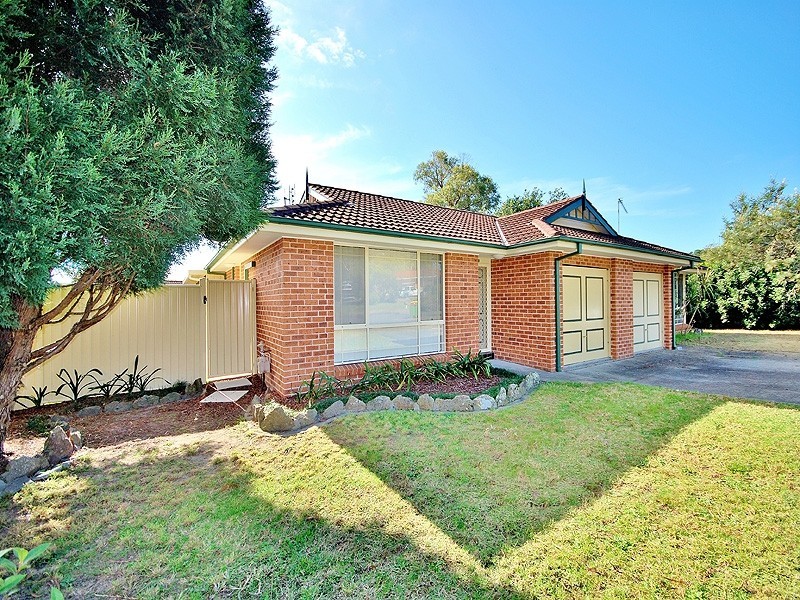 1/2 Pankhurst Place, Kariong NSW 2250