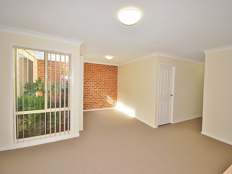 1/2 Pankhurst Place, Kariong NSW 2250