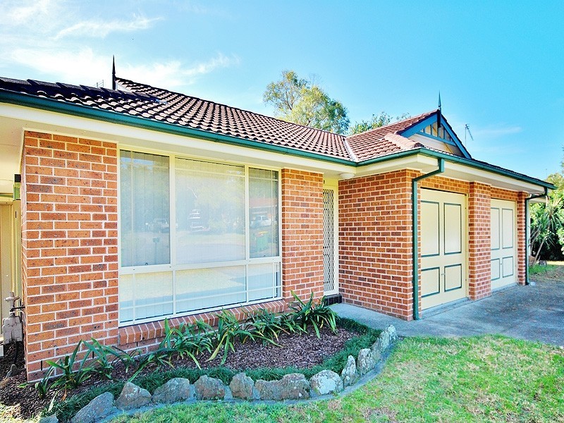 1/2 Pankhurst Place, Kariong NSW 2250