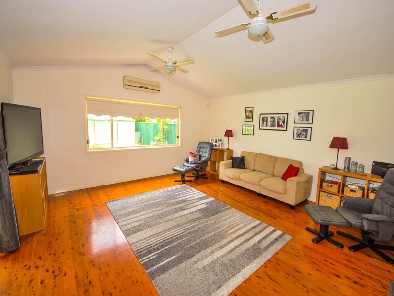 37 Hempstalk Crescent, Kariong NSW 2250