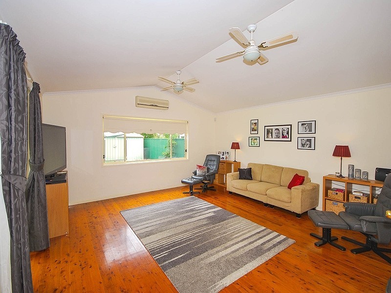 37 Hempstalk Crescent, Kariong NSW 2250
