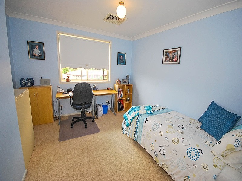 37 Hempstalk Crescent, Kariong NSW 2250