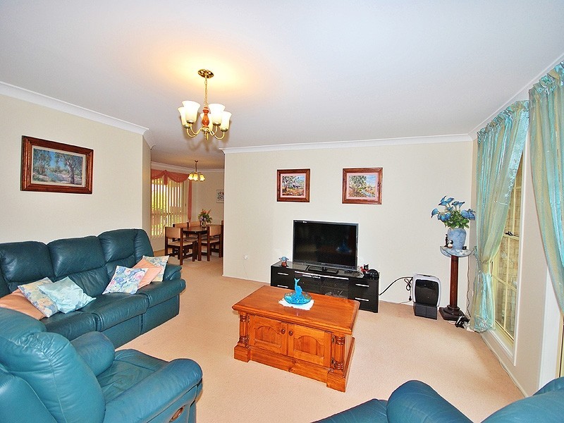 4 Leafleigh Close, Lisarow NSW 2250