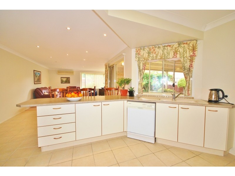 4 Leafleigh Close, Lisarow NSW 2250