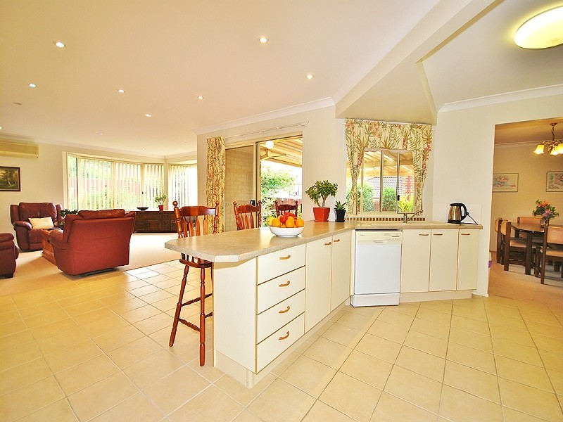 4 Leafleigh Close, Lisarow NSW 2250