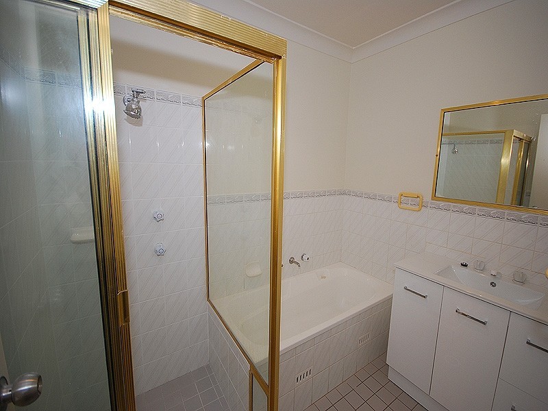 2/1 Truscott Avenue, Kariong NSW 2250