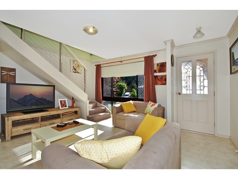 8 Paperbark Close, Wyoming NSW 2250