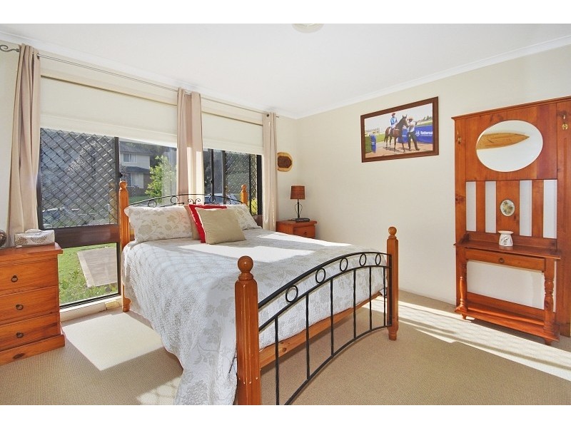 8 Paperbark Close, Wyoming NSW 2250
