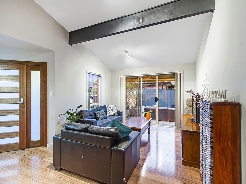 8 Sansom Street, Kariong NSW 2250