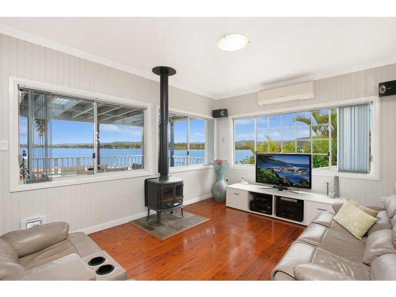 14 Henderson Rd, Saratoga NSW 2251