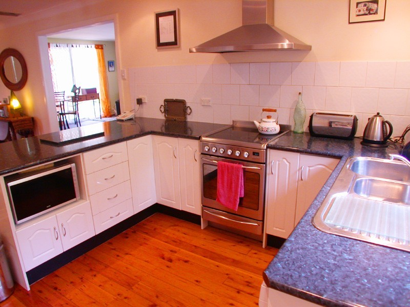 9 Myrtle Rd, Empire Bay NSW 2257