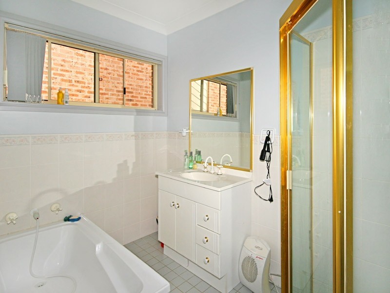 2/6 Kooronya Rd, Kincumber NSW 2251