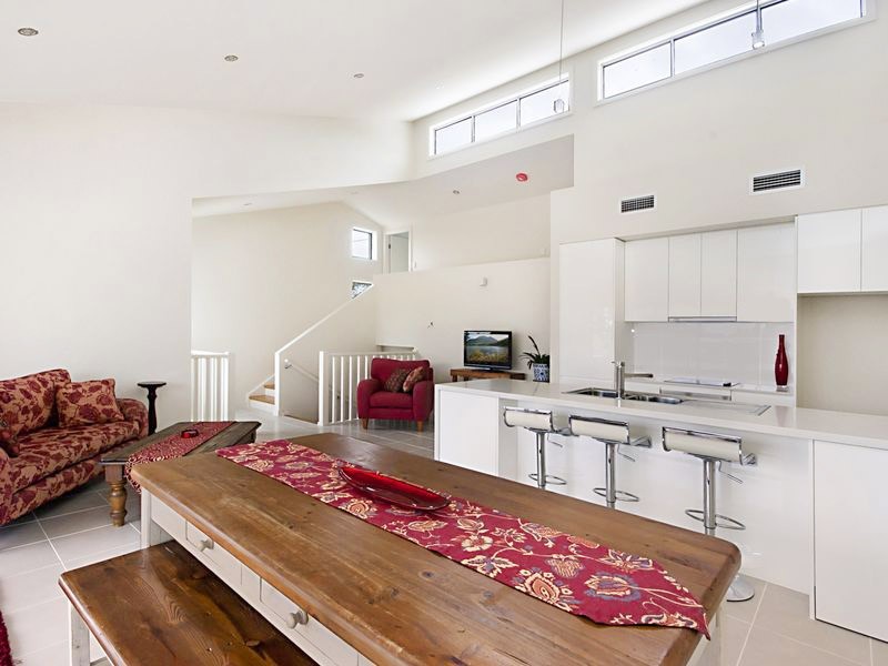 2/5 White St, East Gosford NSW 2250