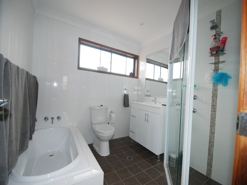 111 Davistown Rd, Saratoga NSW 2251