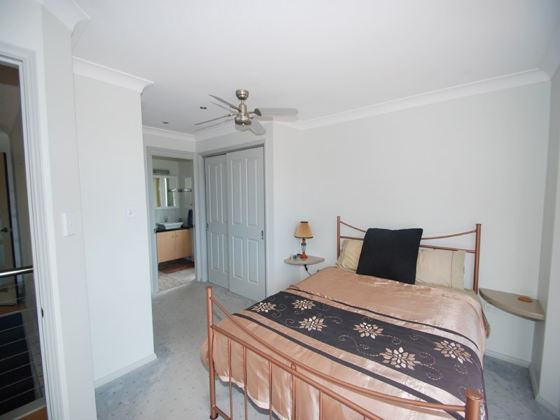 94 Henderson Rd, Saratoga NSW 2251