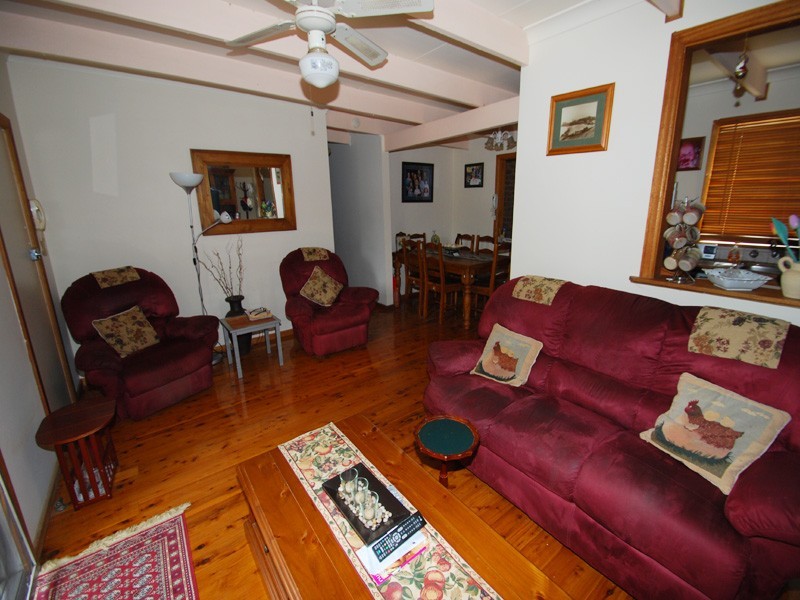 28 Davies St, Kincumber NSW 2251